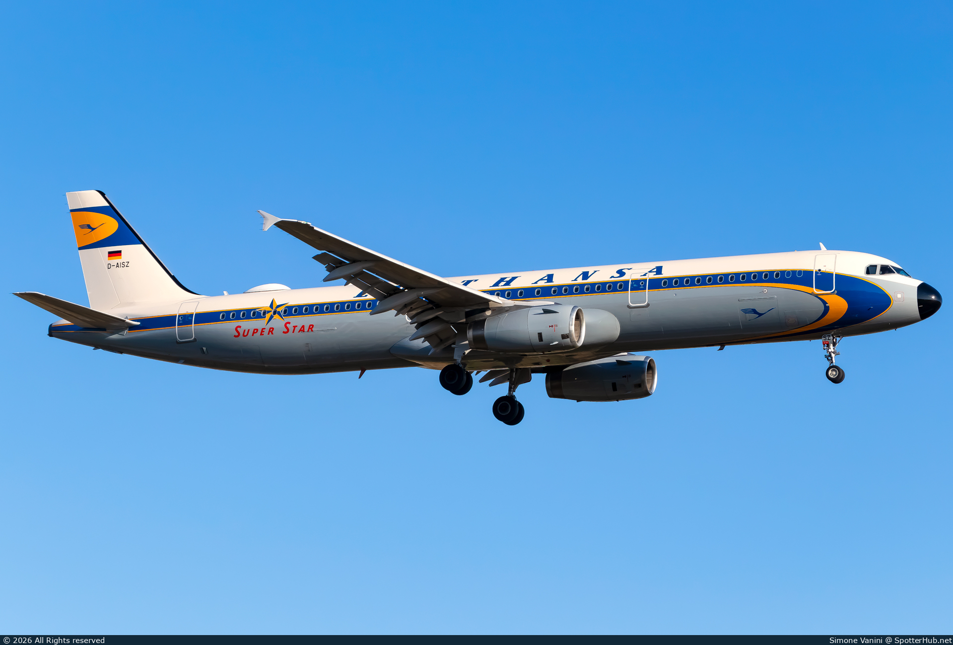 Photo of D-AISZ - Airbus A321-231 operated by Lufthansa