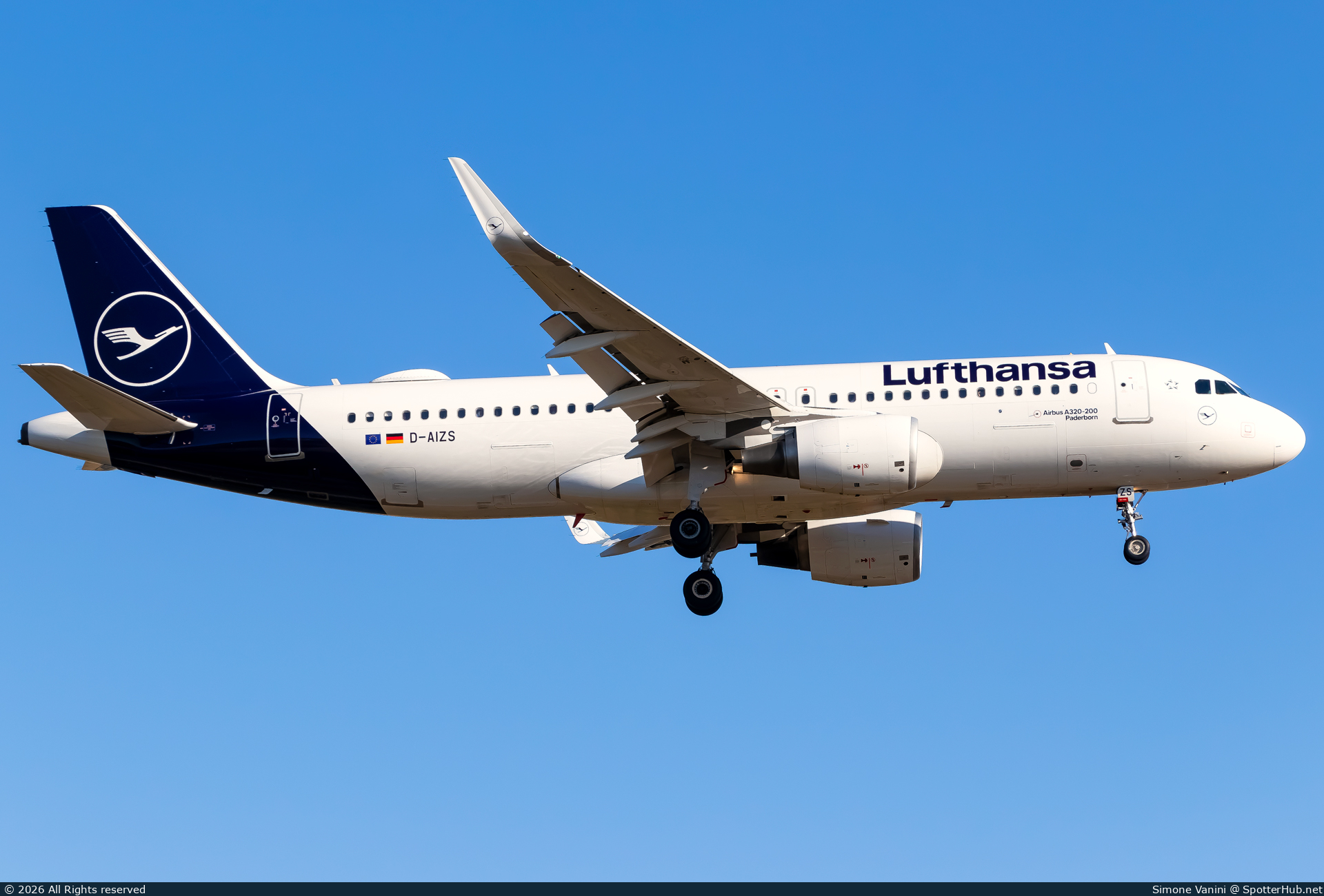 Photo of D-AIZS - Airbus A320-214 operated by Lufthansa