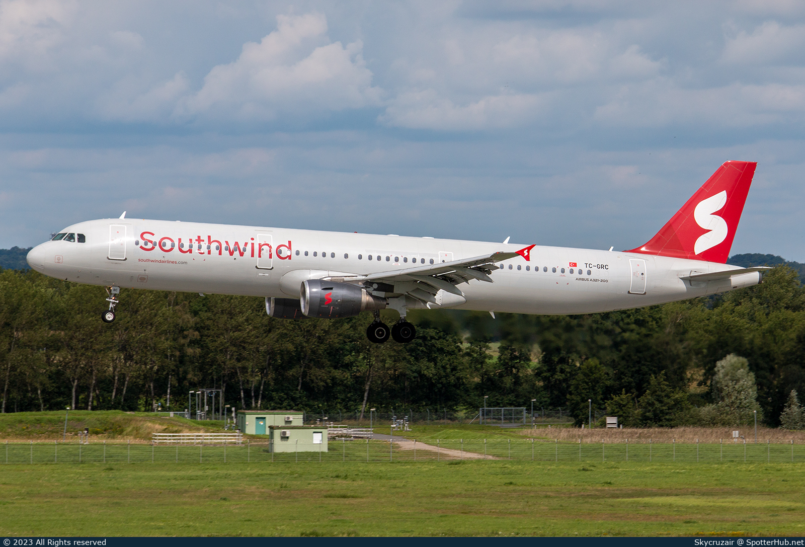 Photo of TC-GRC - Airbus A321-211 operated by Southwind Airlines