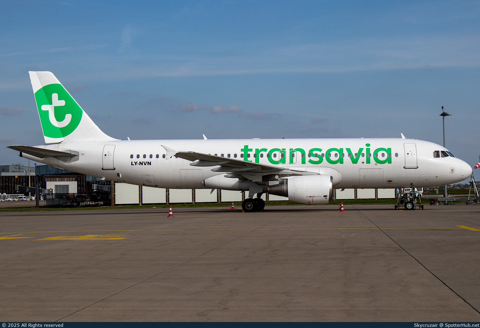 Photo of LY-NVN - Airbus A320-214 operated by Transavia (opb Avion Express)