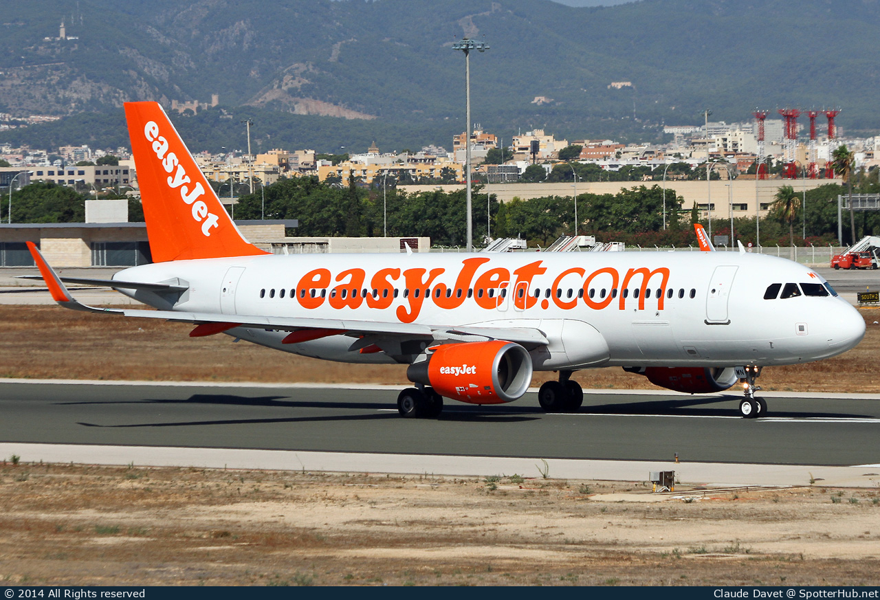 Photo of G-EZWN - Airbus A320-214 operated by easyJet