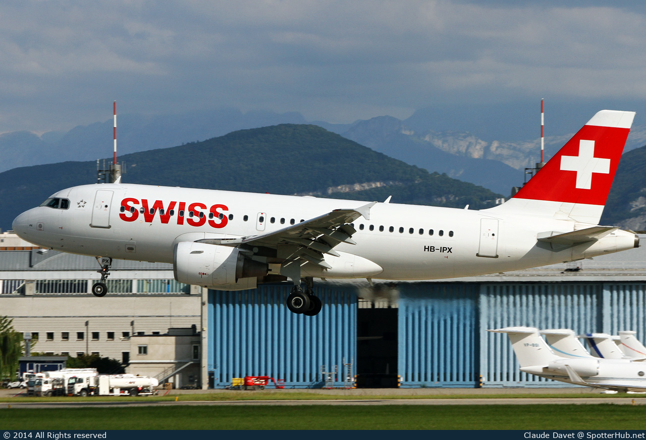 Photo of HB-IPX - Airbus A319-112 operated by Swiss International Air Lines