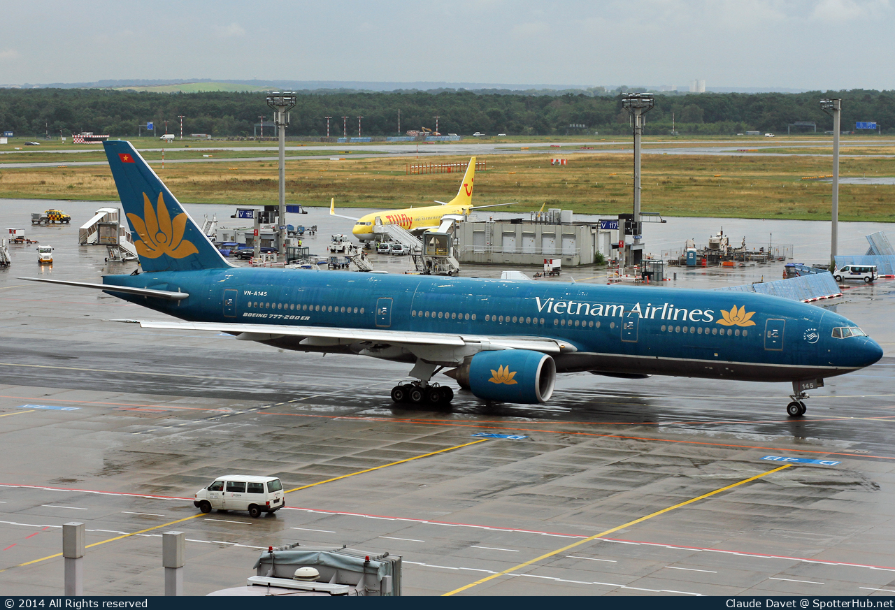 Photo of VN-A145 - Boeing 777-26K(ER) operated by Vietnam Airlines