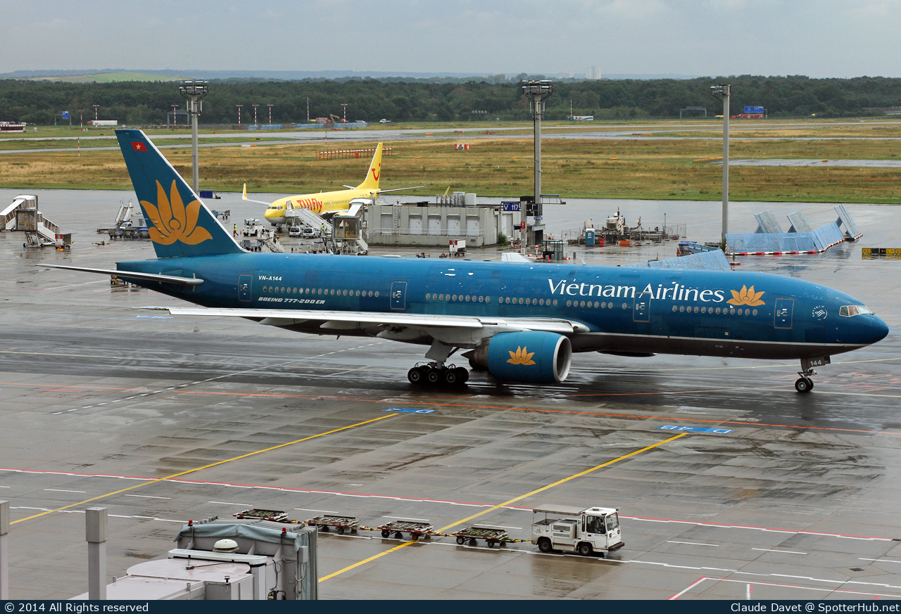 Photo of VN-A144 - Boeing 777-26K(ER) operated by Vietnam Airlines