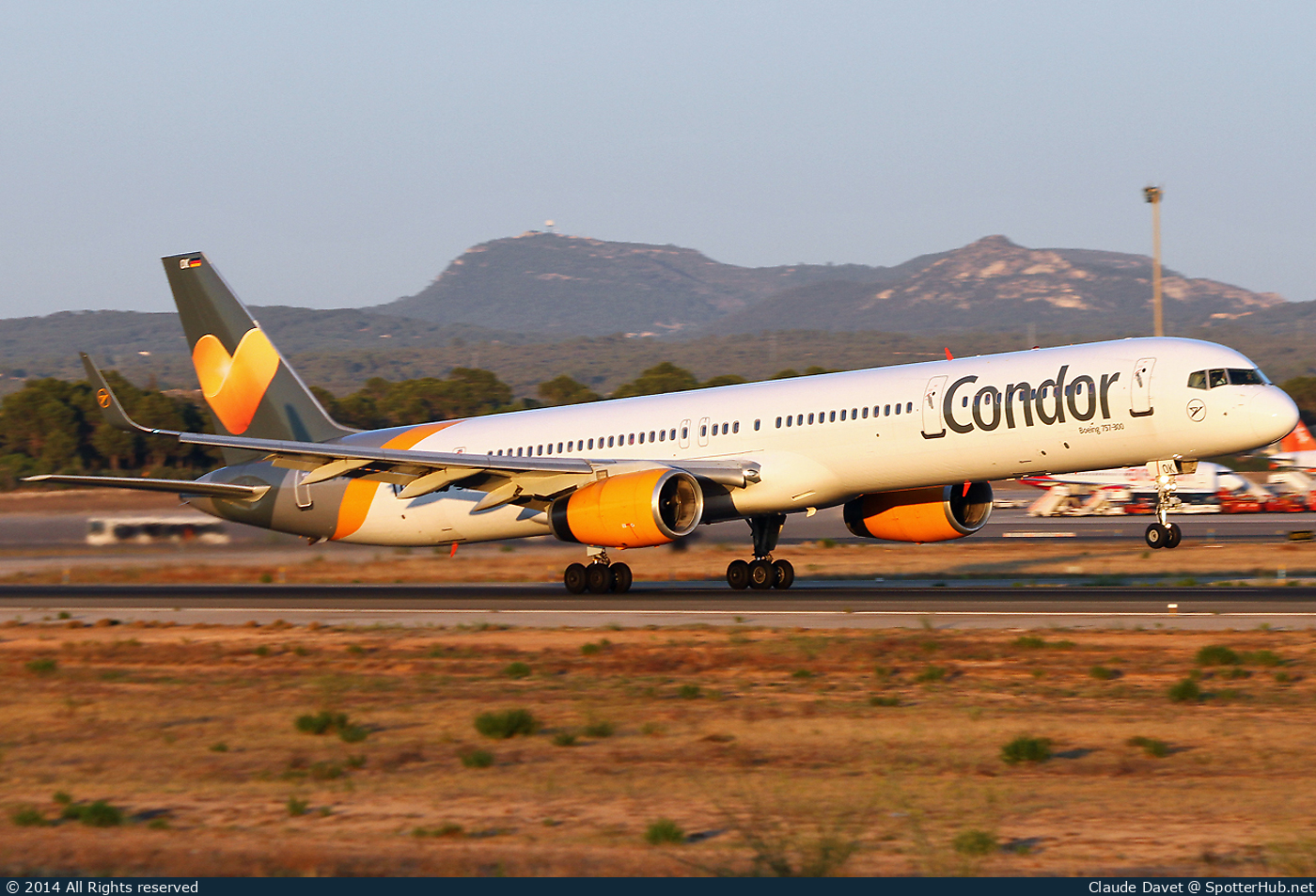 Photo of D-ABOK - Boeing 757-330 operated by Condor