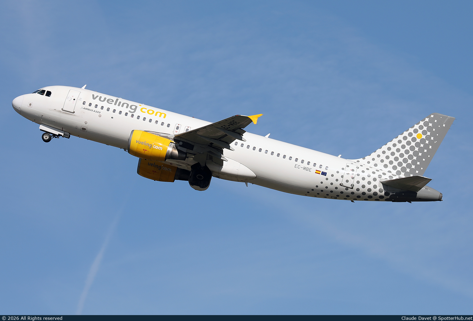 Photo of EC-MBE - Airbus A320-214 operated by Vueling