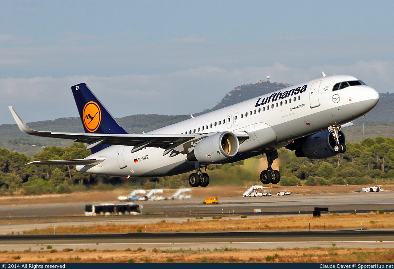 Photo of D-AIZR - Airbus A320-214 operated by Lufthansa