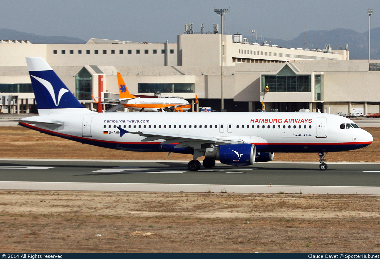 Photo of D-AHHH - Airbus A320-214 operated by Hamburg Airways
