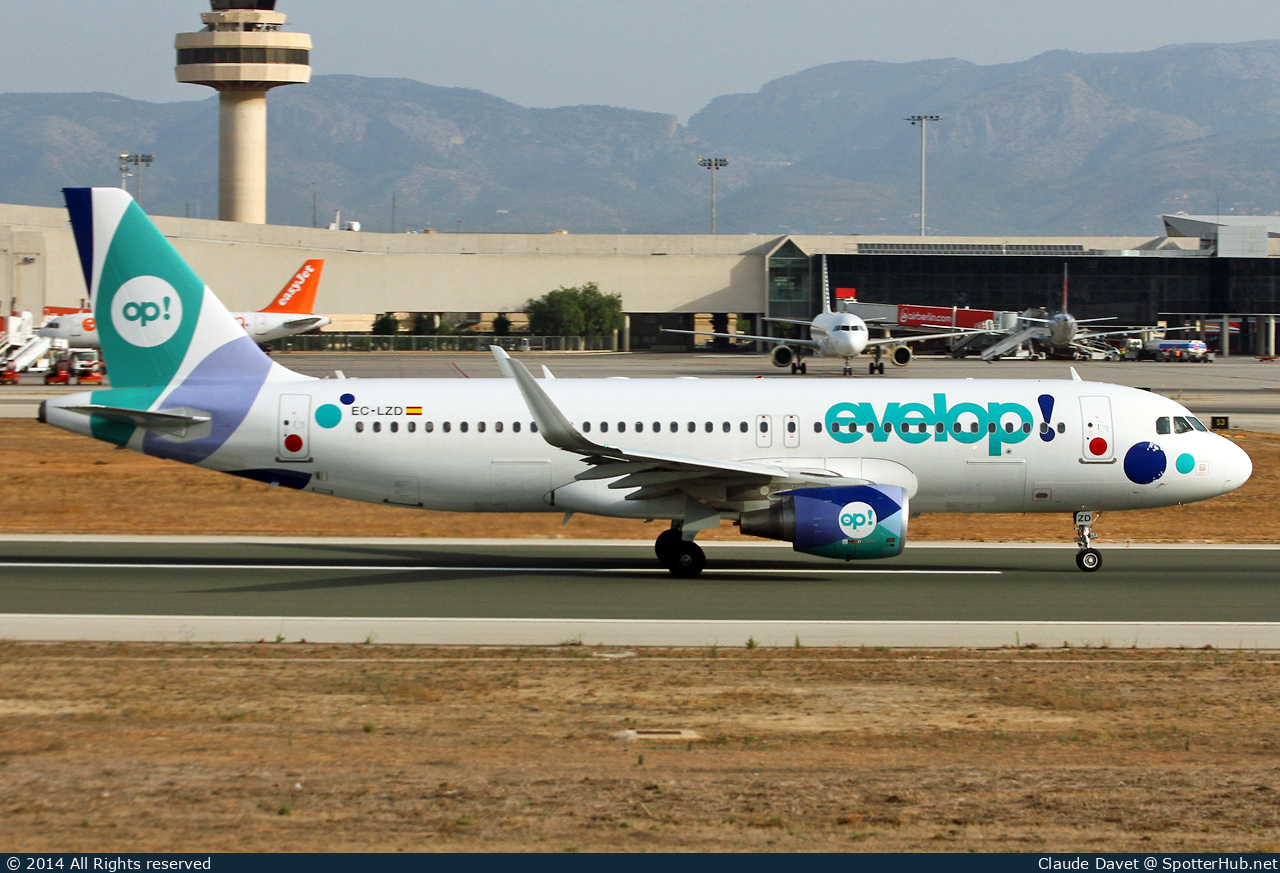Photo of EC-LZD - Airbus A320-214 operated by Evelop