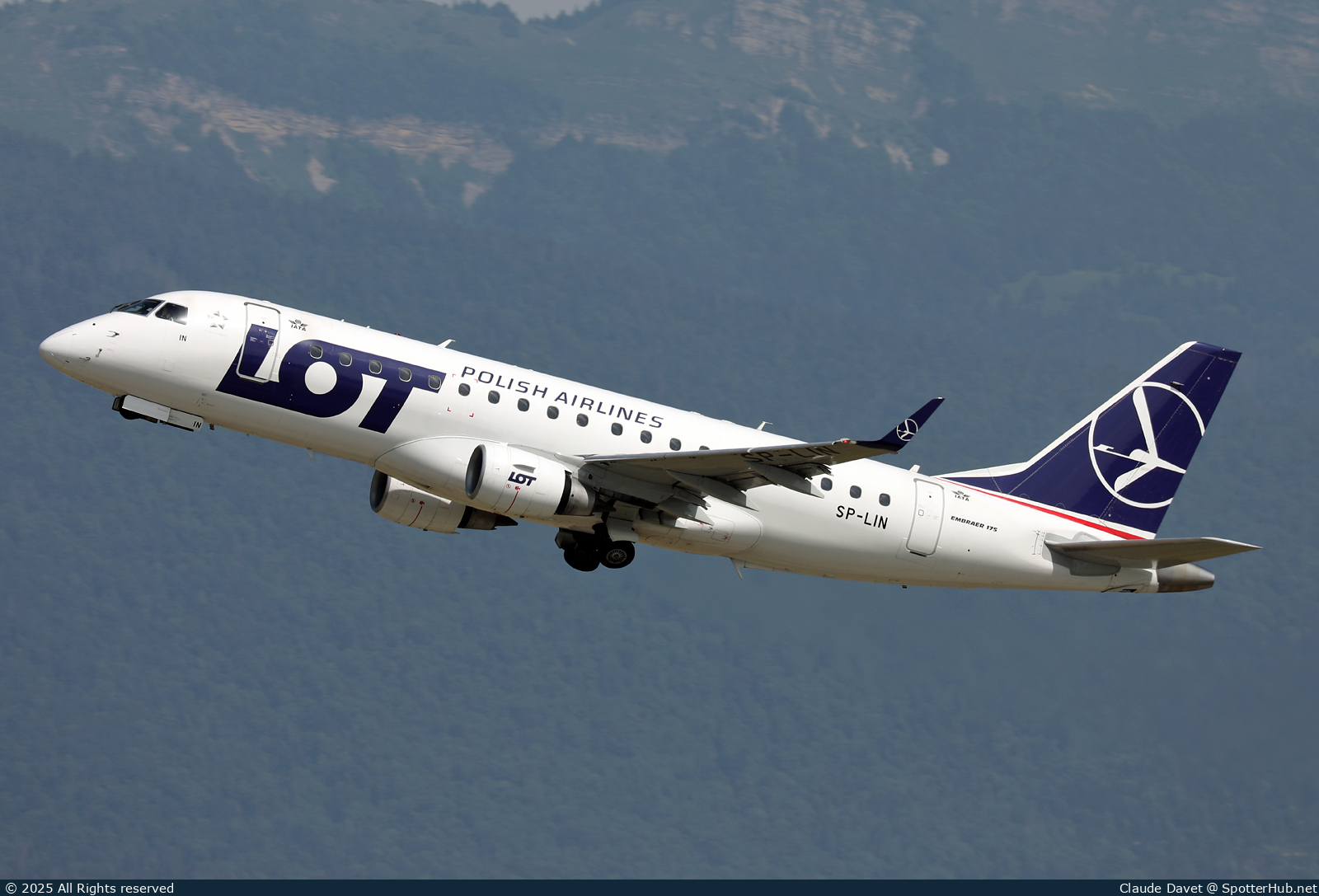 Photo of SP-LIN - Embraer ERJ-175LR operated by LOT Polish Airlines