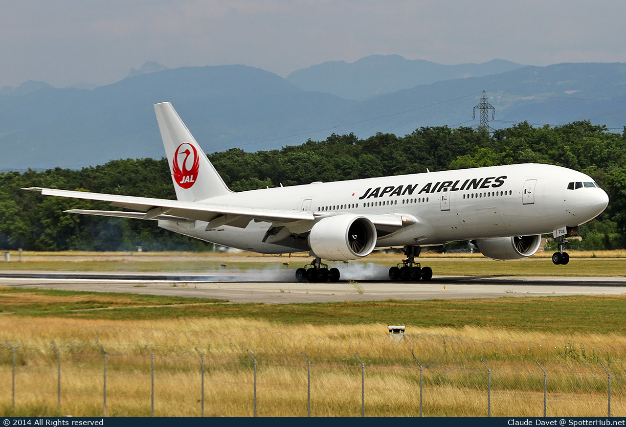 Photo of JA704J - Boeing 777-246(ER) operated by Japan Airlines