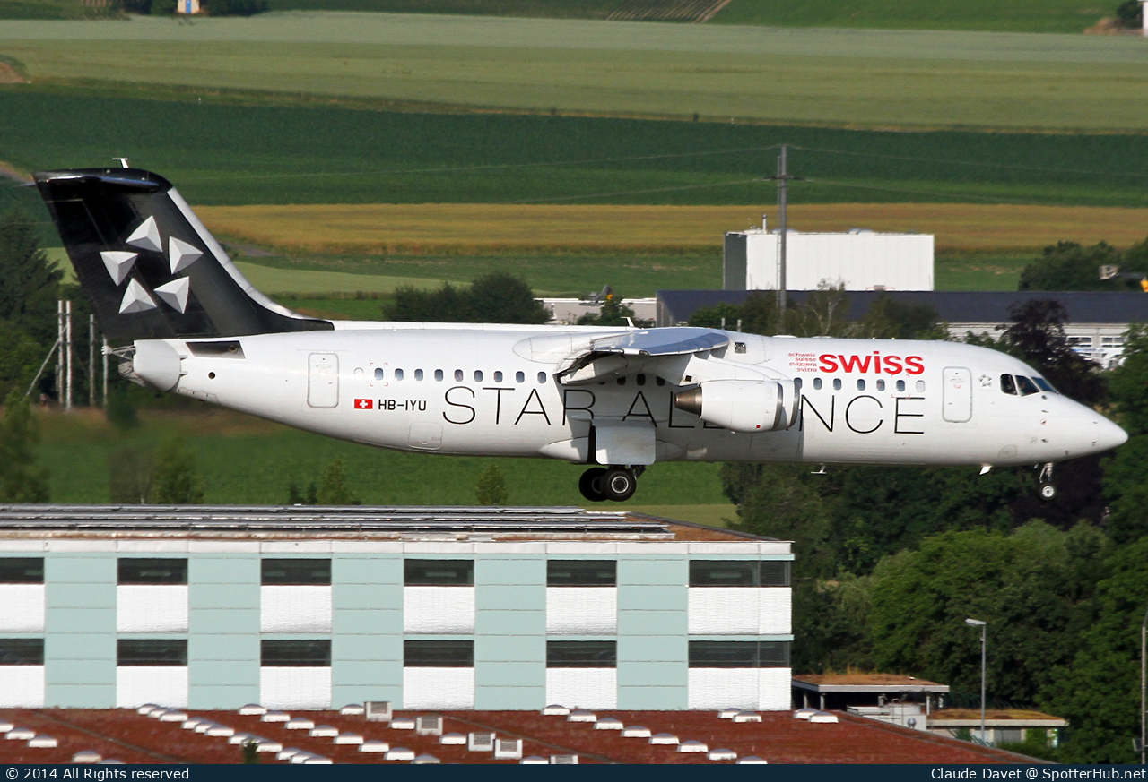 Photo of HB-IYU - British Aerospace Avro RJ100 operated by Swiss International Air Lines