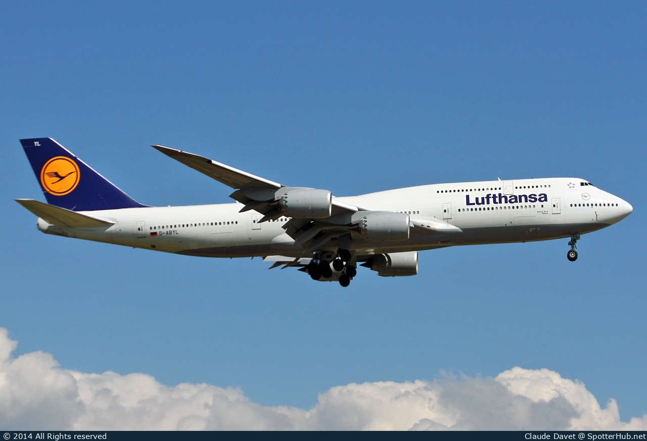 Photo of D-ABYL - Boeing 747-830 operated by Lufthansa