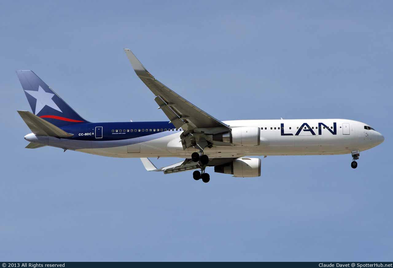 Photo of CC-BDC - Boeing 767-316(ER) operated by LAN Airlines