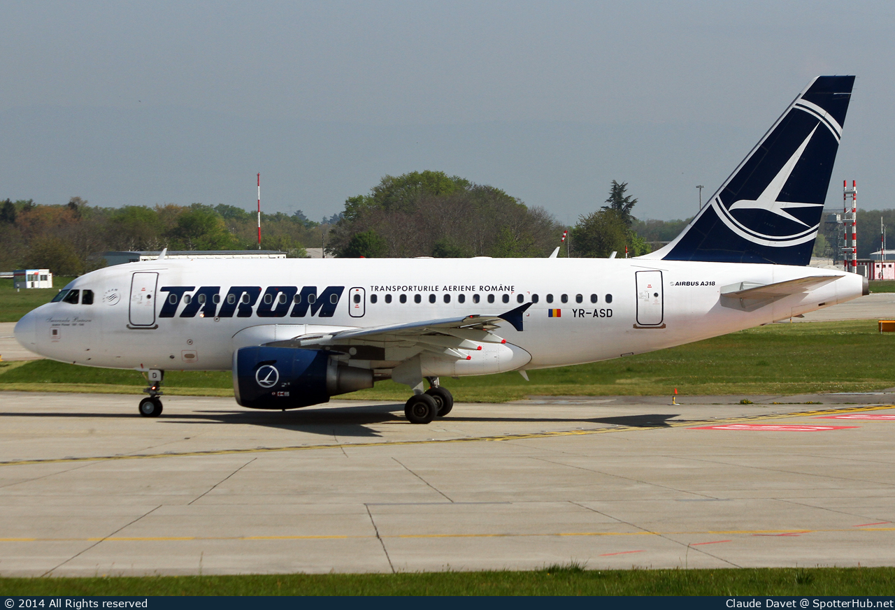 Photo of YR-ASD - Airbus A318-111 operated by Tarom - Romanian Air Transport