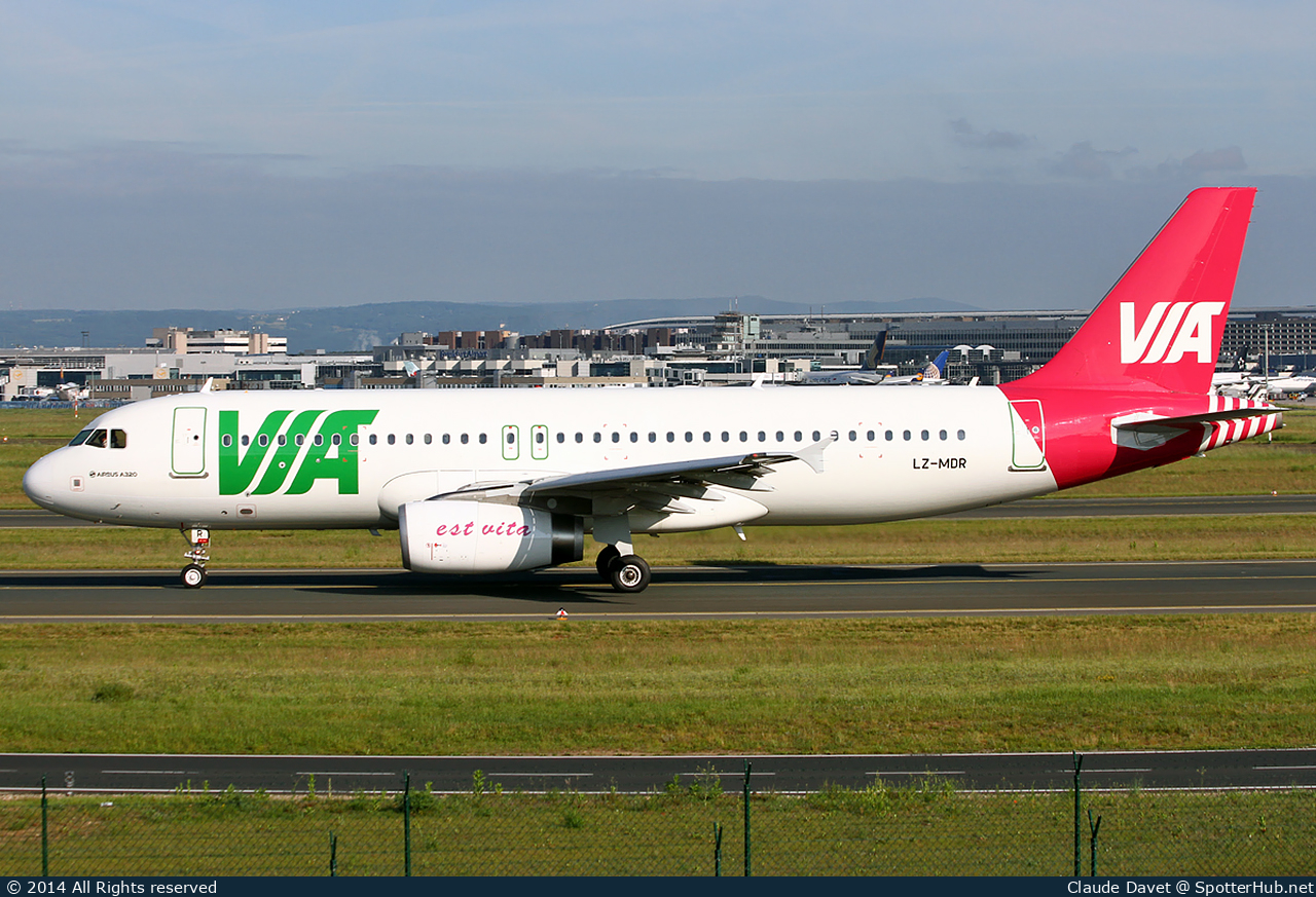 Photo of LZ-MDR - Airbus A320-232 operated by Air Via