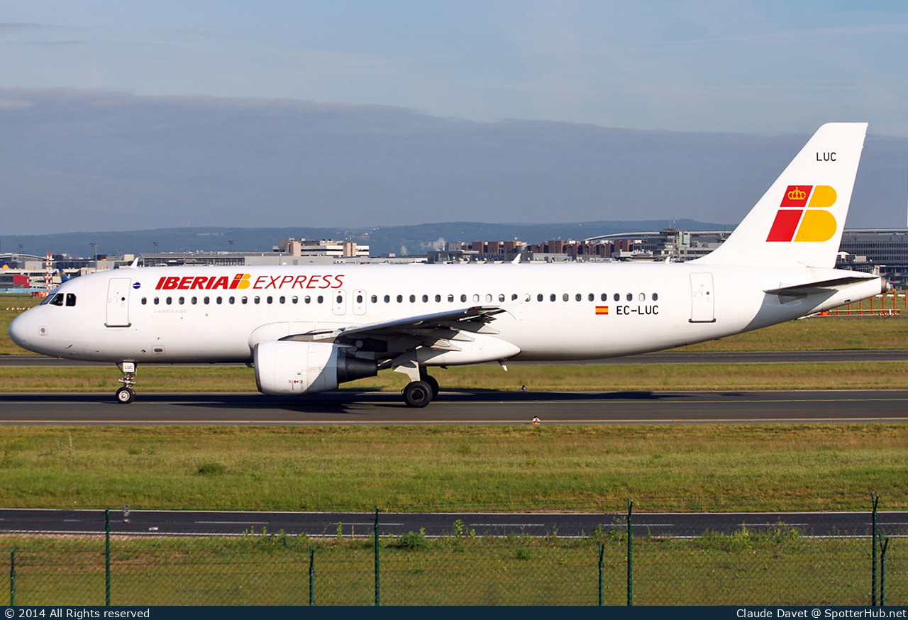 Photo of EC-LUC - Airbus A320-214 operated by Iberia Express