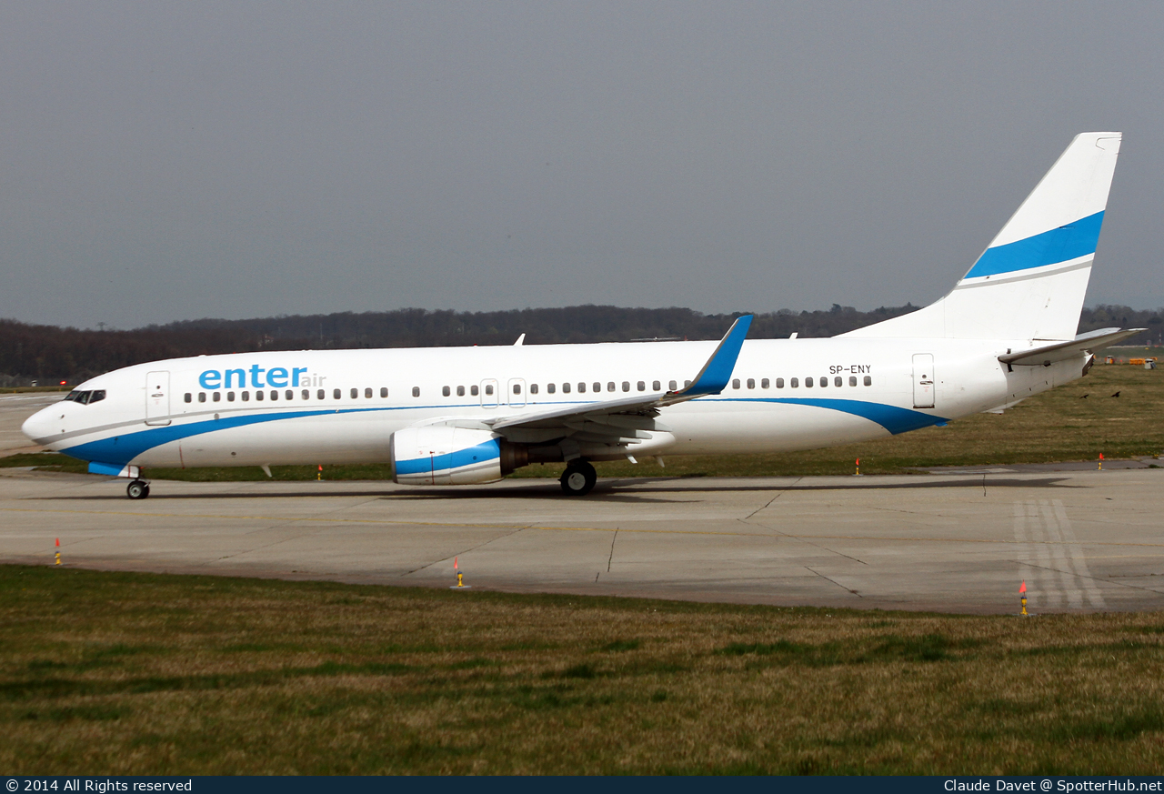 Photo of SP-ENY - Boeing 737-86N operated by Enter Air