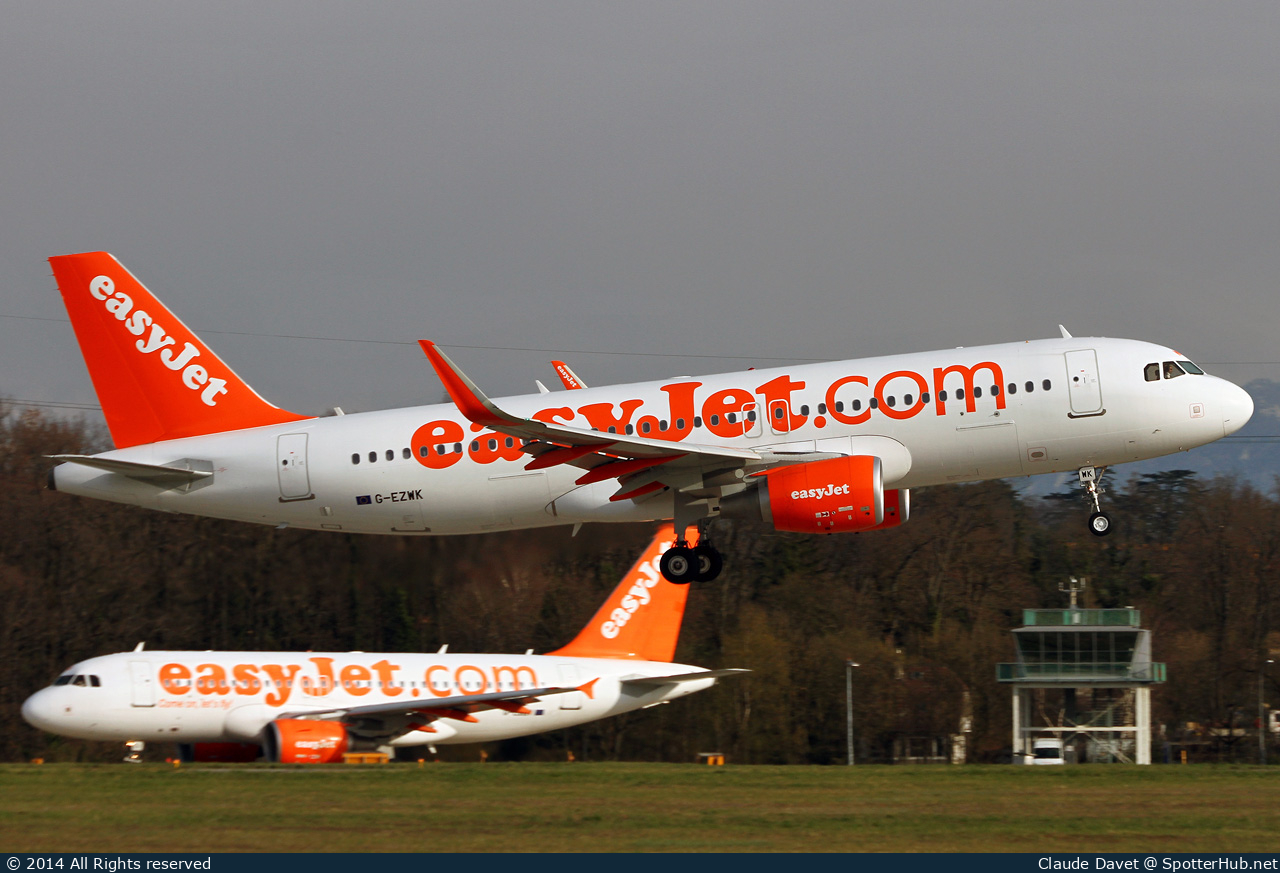 Photo of G-EZWK - Airbus A320-214 operated by easyJet