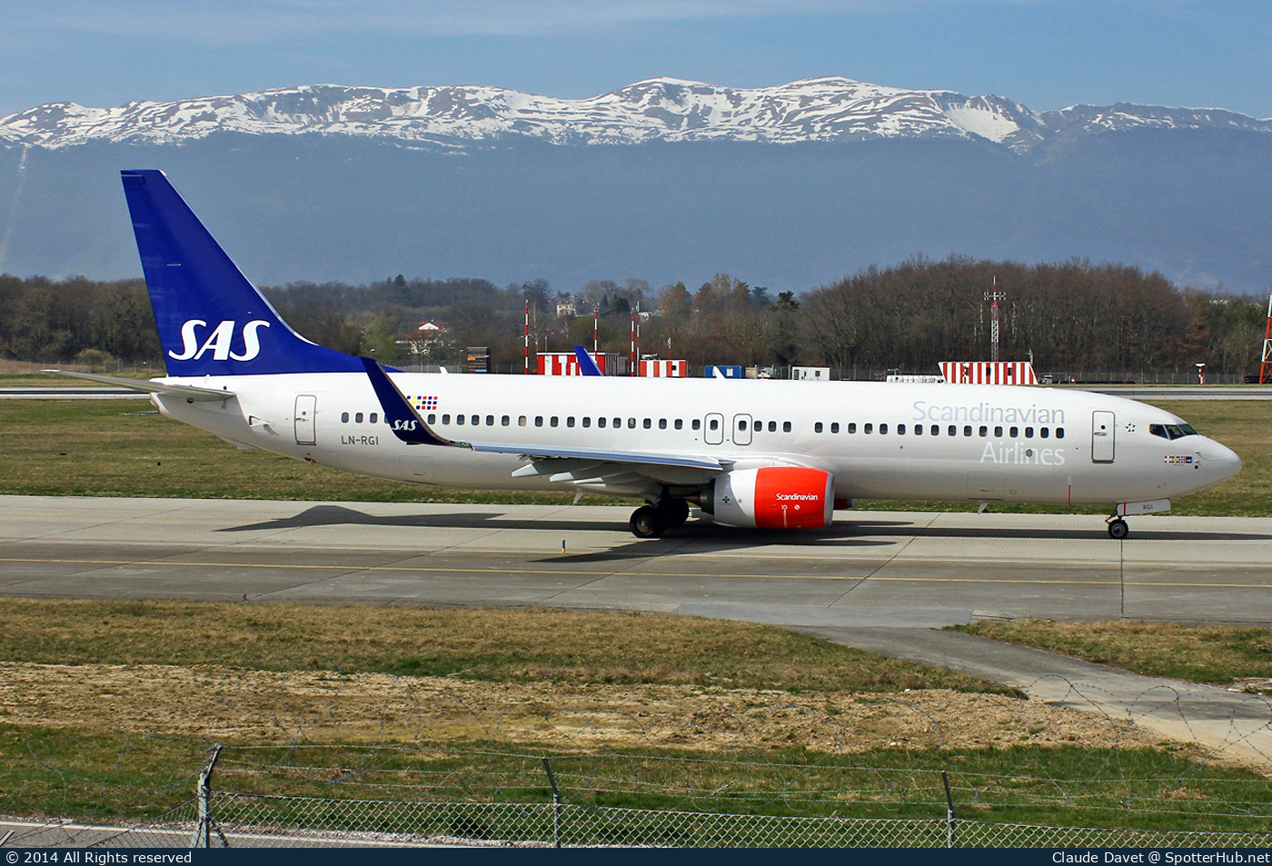 Photo of LN-RGI - Boeing 737-86N operated by SAS Scandinavian Airlines