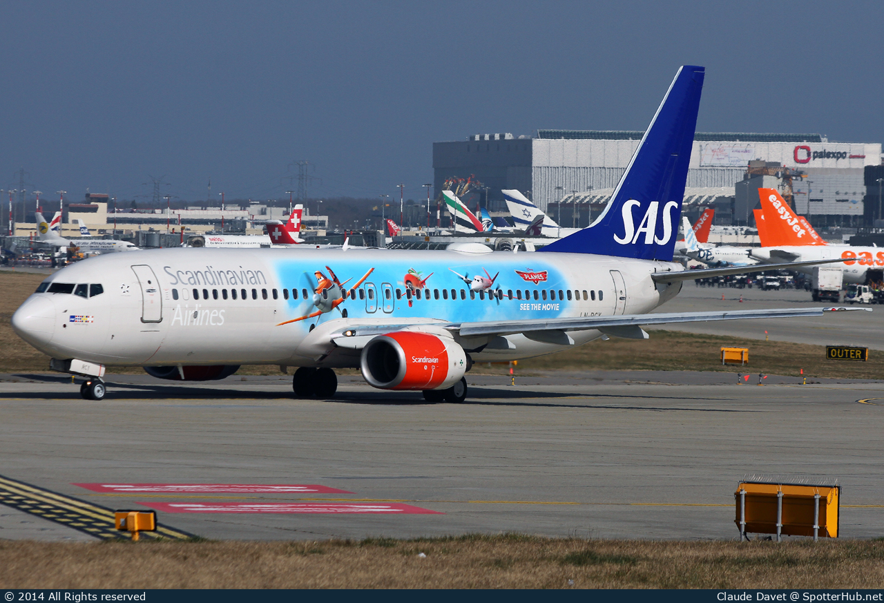 Photo of LN-RCY - Boeing 737-883 operated by SAS Scandinavian Airlines