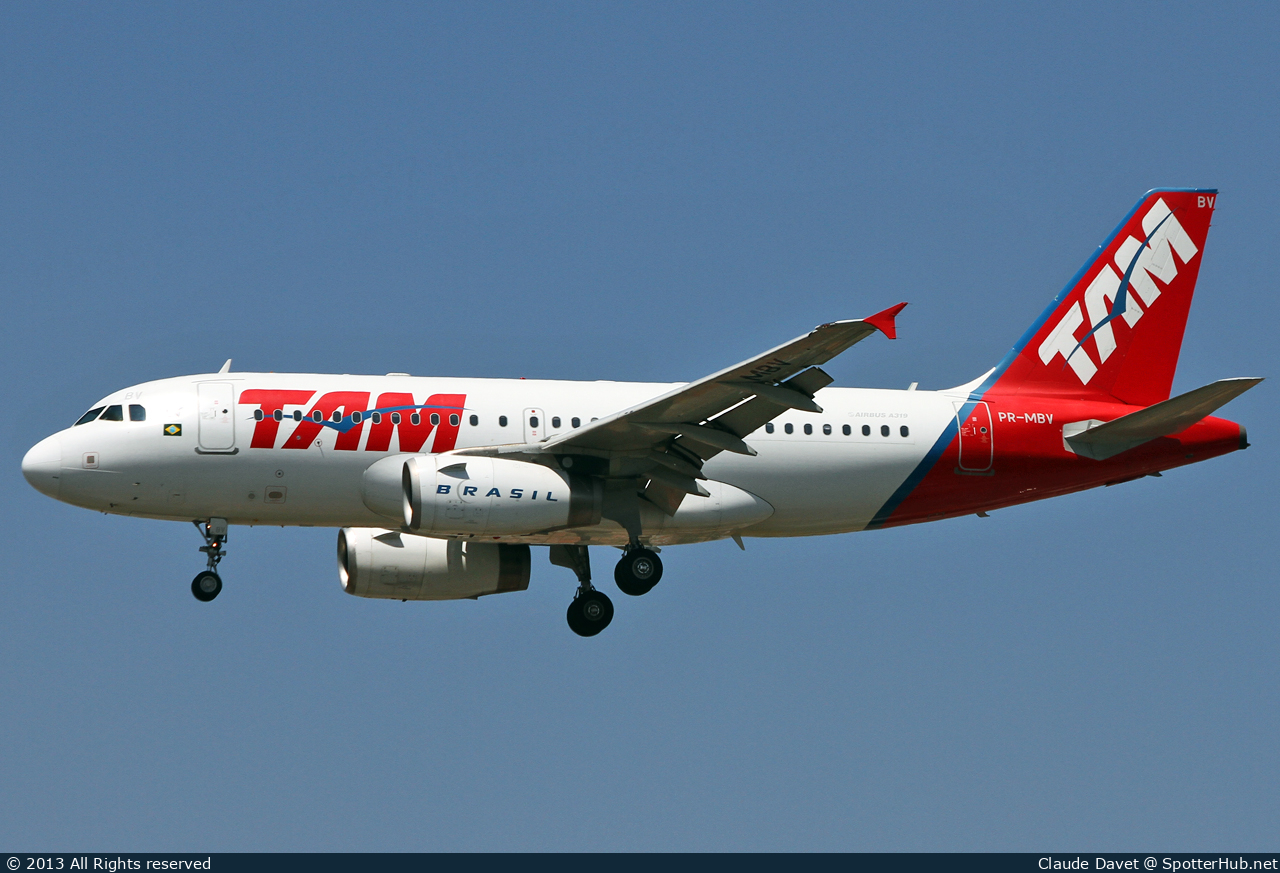 Photo of PR-MBV - Airbus A319-132 operated by TAM Linhas Aéreas