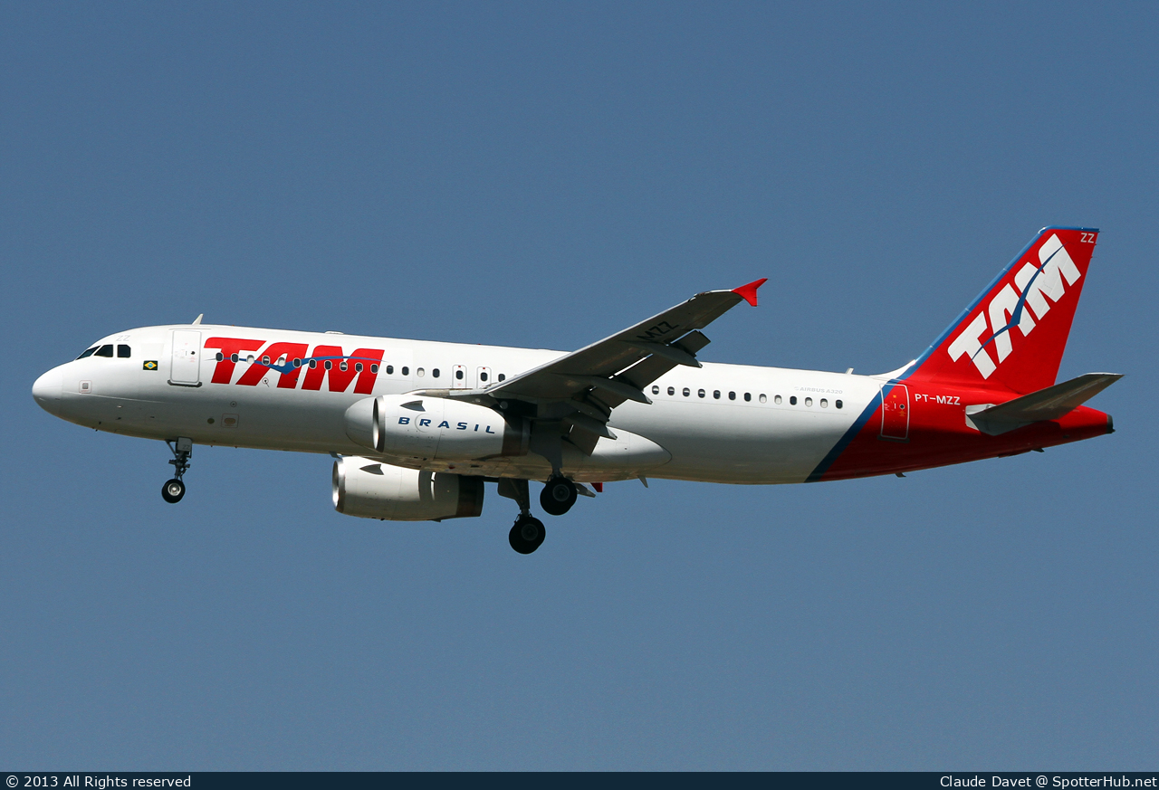 Photo of PT-MZZ - Airbus A320-232 operated by TAM Linhas Aéreas
