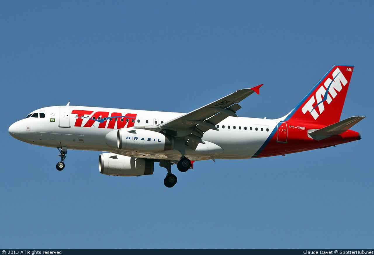 Photo of PT-TMH - Airbus A319-132 operated by TAM Linhas Aéreas