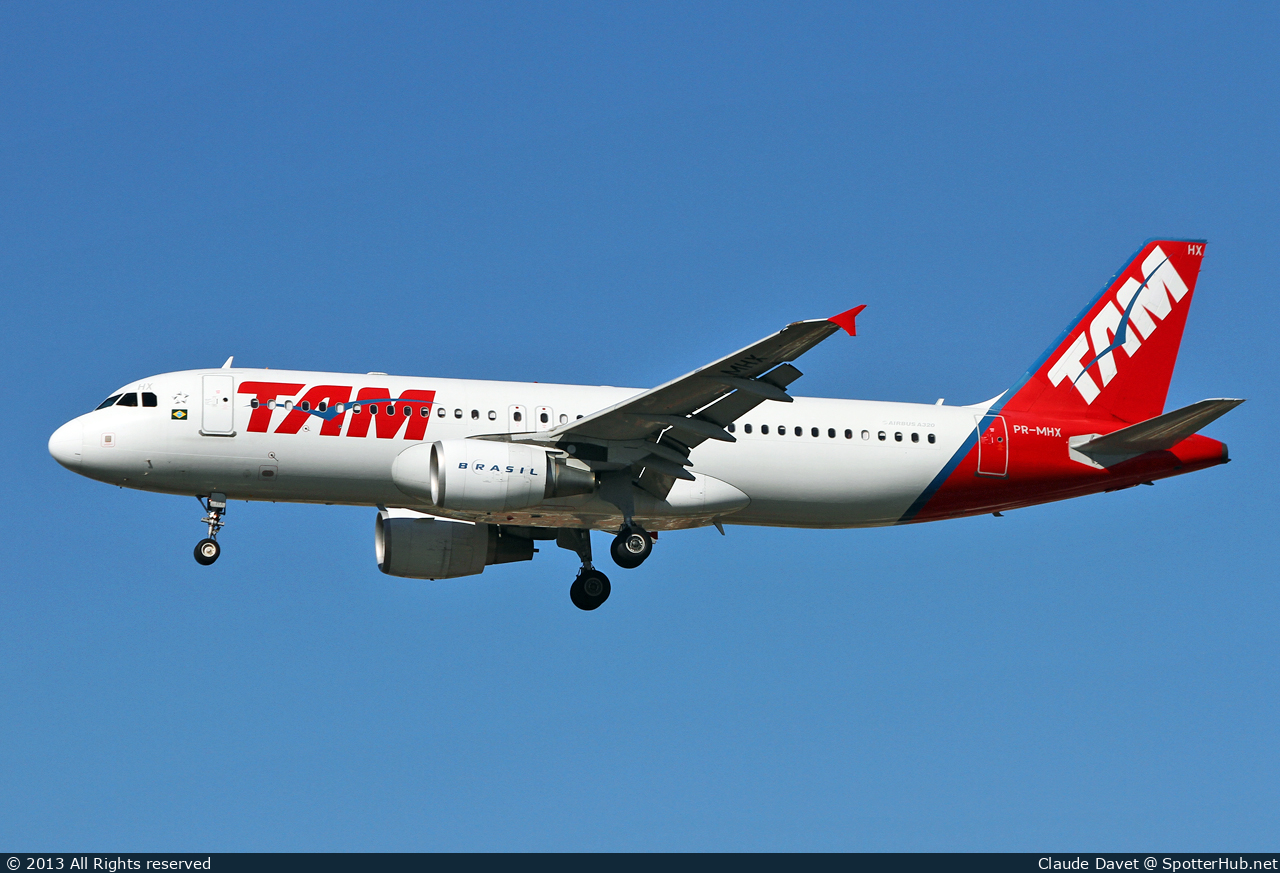 Photo of PR-MHX - Airbus A320-214 operated by TAM Linhas Aéreas