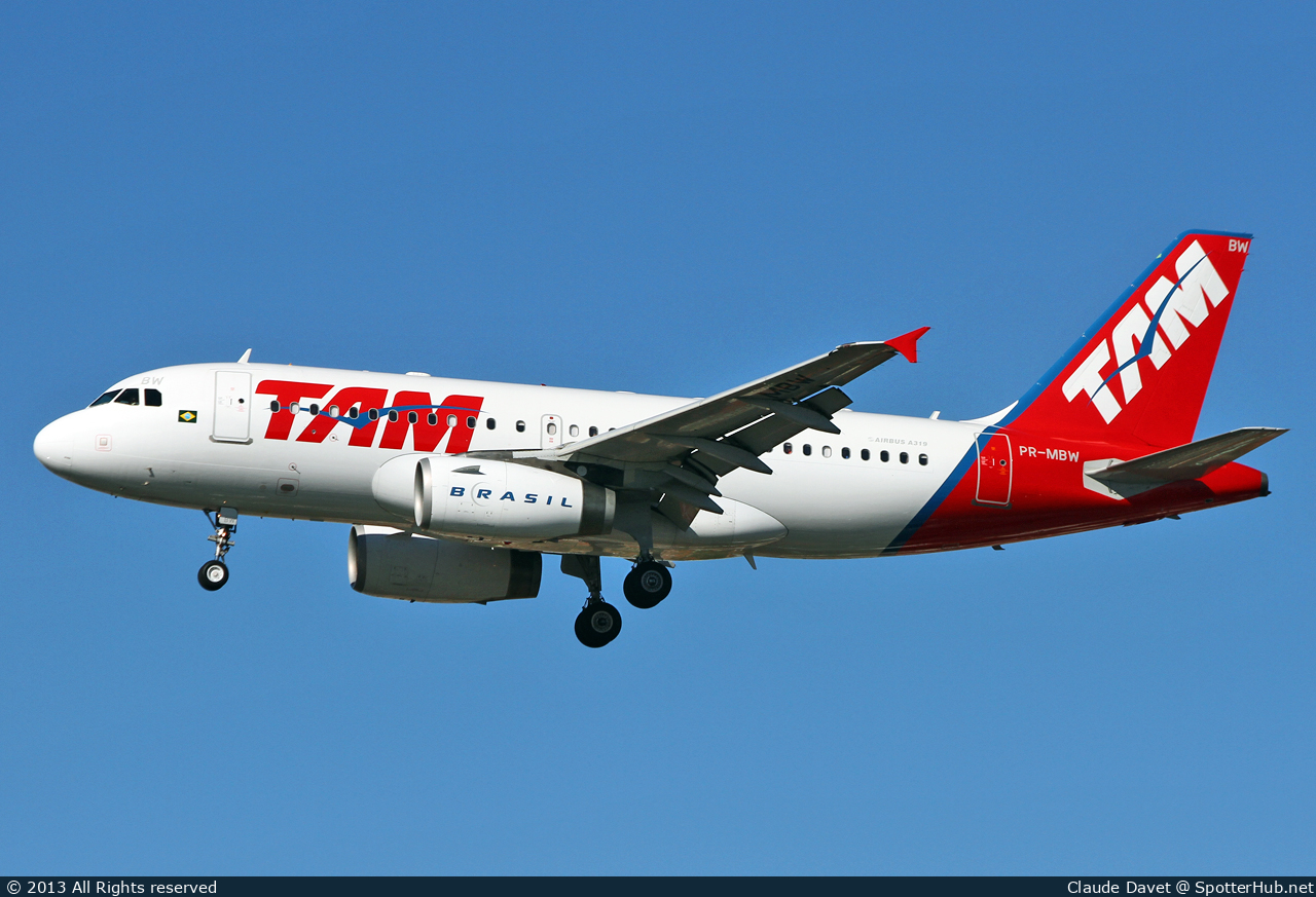 Photo of PR-MBW - Airbus A319-132 operated by TAM Linhas Aéreas
