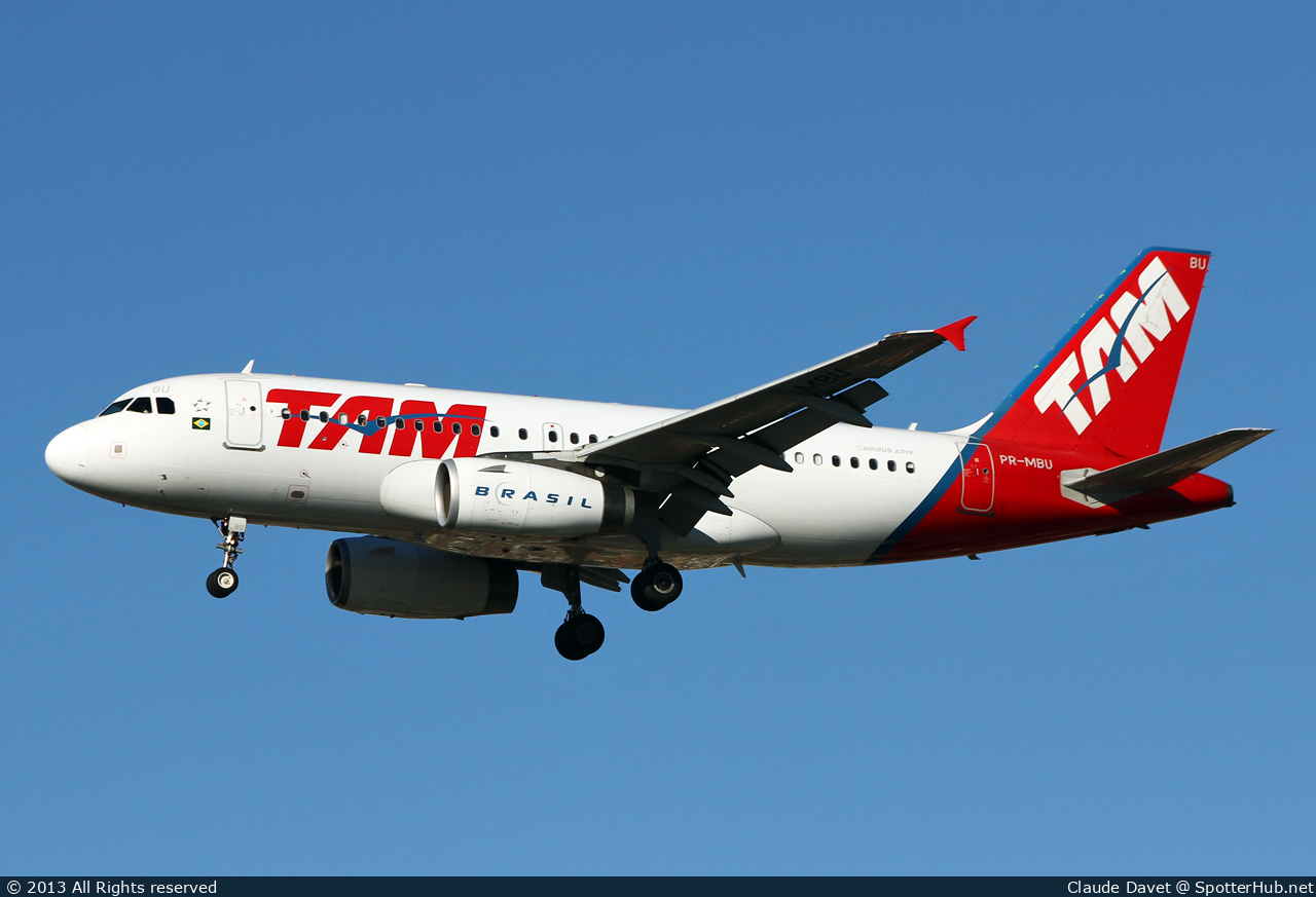 Photo of PR-MBU - Airbus A319-132 operated by TAM Linhas Aéreas