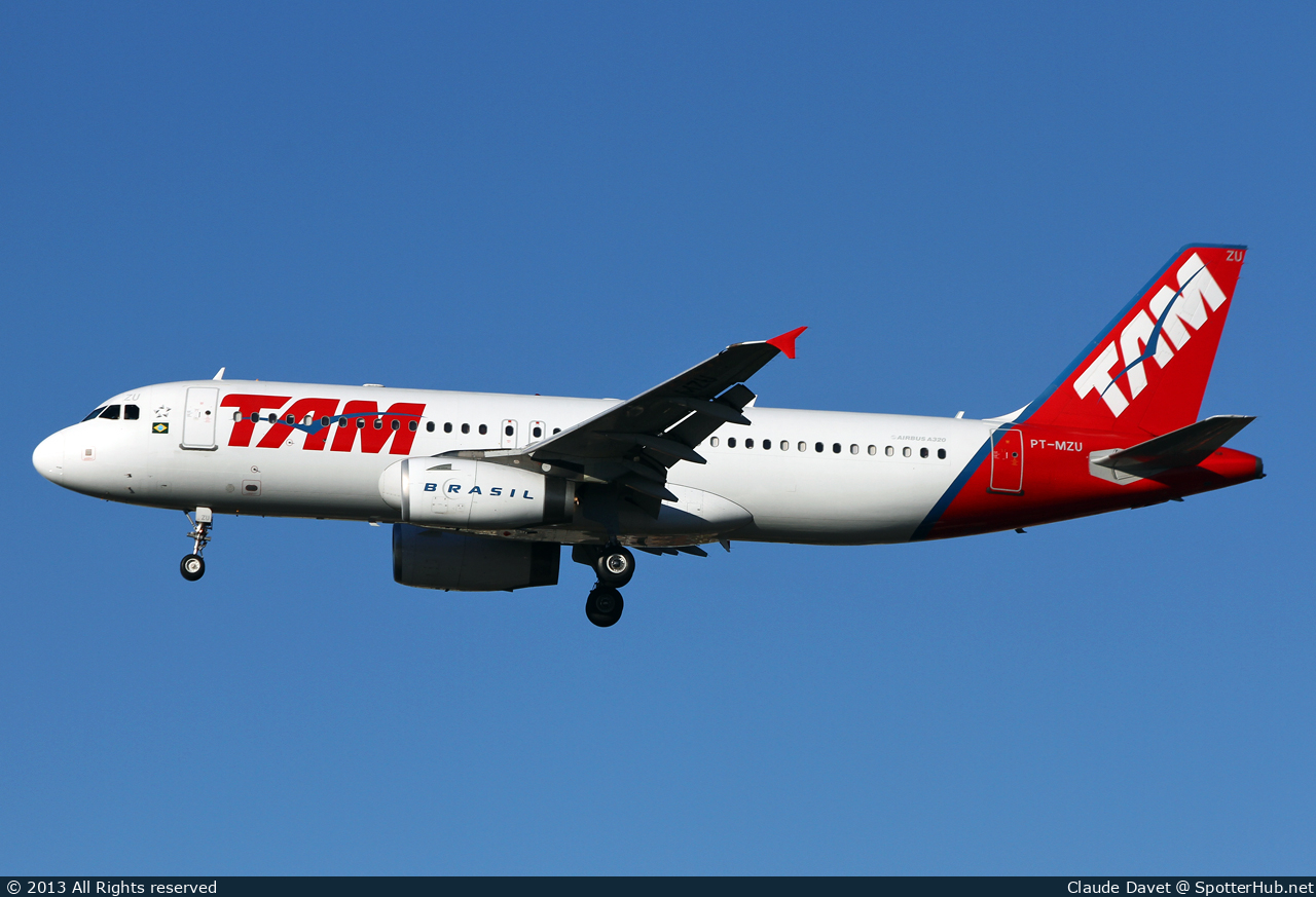 Photo of PT-MZU - Airbus A320-232 operated by TAM Linhas Aéreas