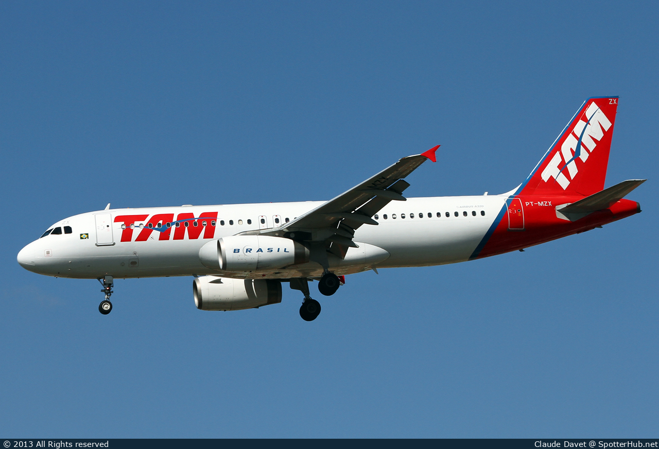 Photo of PT-MZX - Airbus A320-232 operated by TAM Linhas Aéreas
