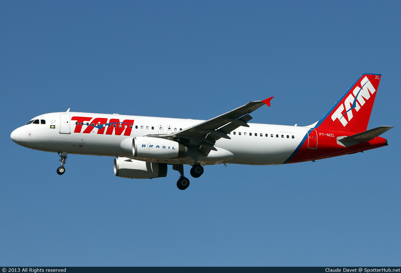 Photo of PT-MZL - Airbus A320-232 operated by TAM Linhas Aéreas