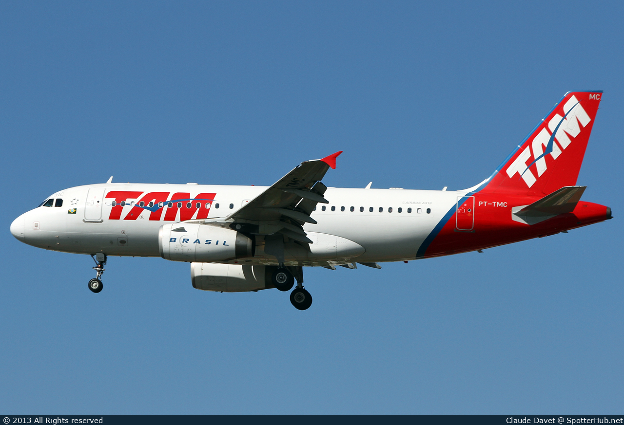 Photo of PT-TMC - Airbus A319-132 operated by TAM Linhas Aéreas