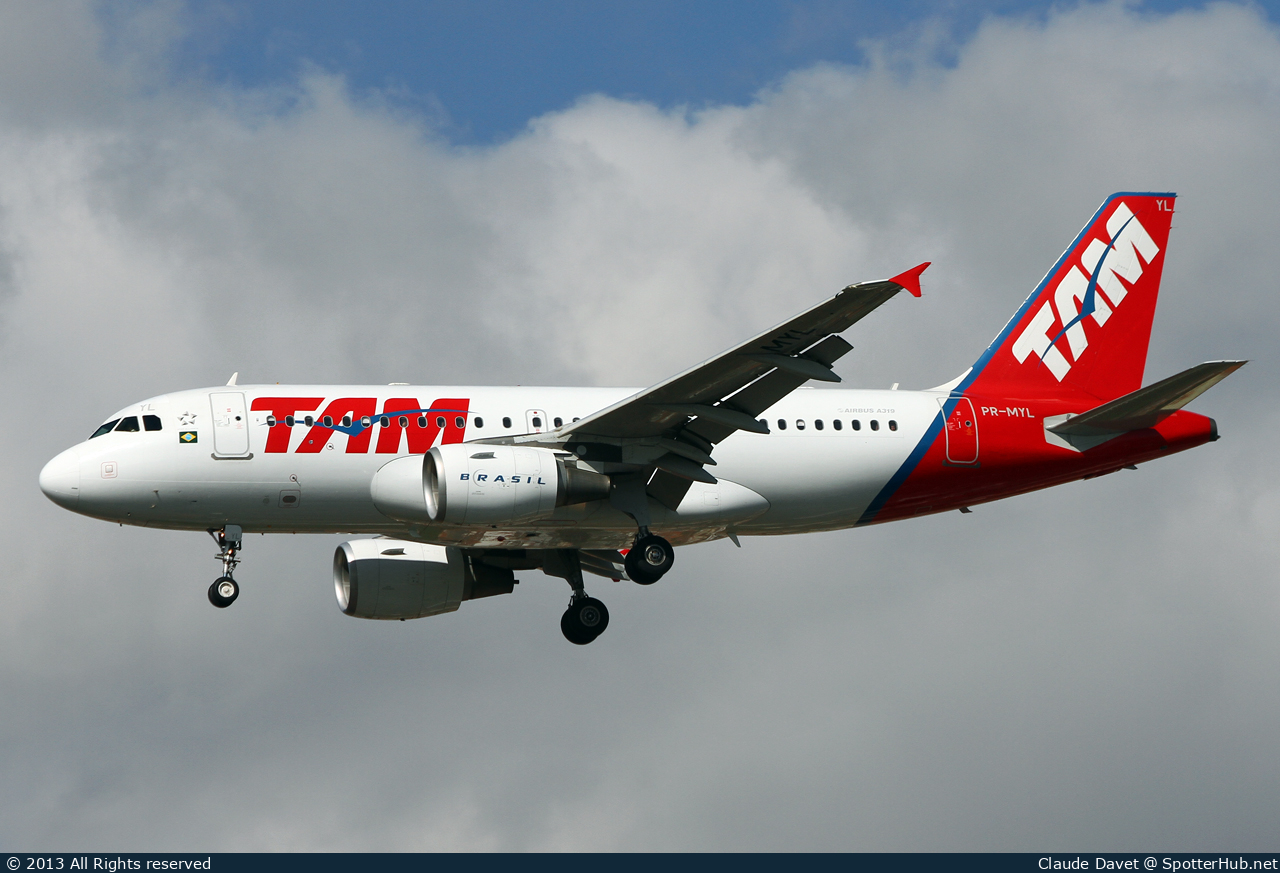 Photo of PR-MYL - Airbus A319-112 operated by TAM Linhas Aéreas