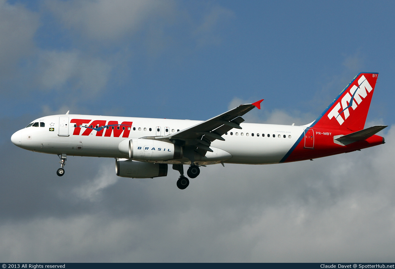 Photo of PR-MBY - Airbus A320-232 operated by TAM Linhas Aéreas