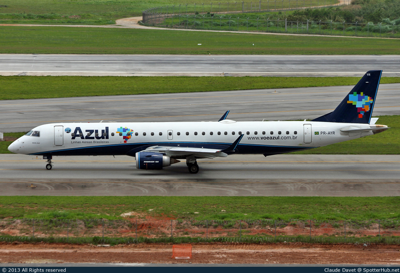 Photo of PR-AYR - Embraer ERJ-195LR operated by Azul