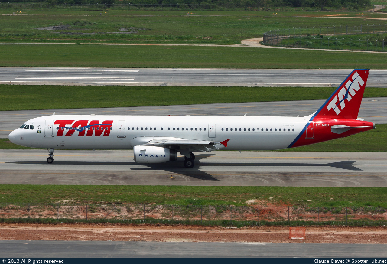 Photo of PT-MXJ - Airbus A321-231 operated by TAM Linhas Aéreas