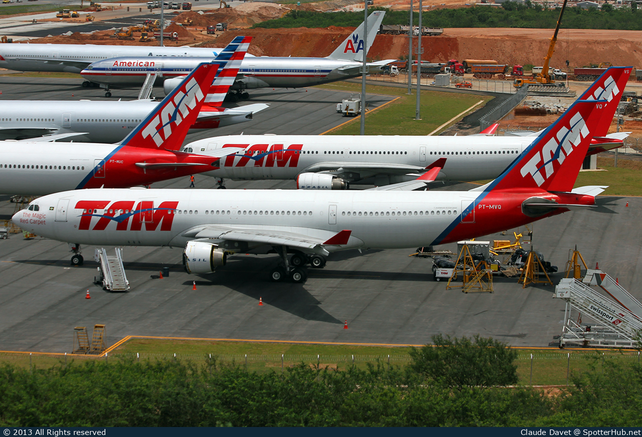 Photo of PT-MVQ - Airbus A330-223 operated by TAM Linhas Aéreas