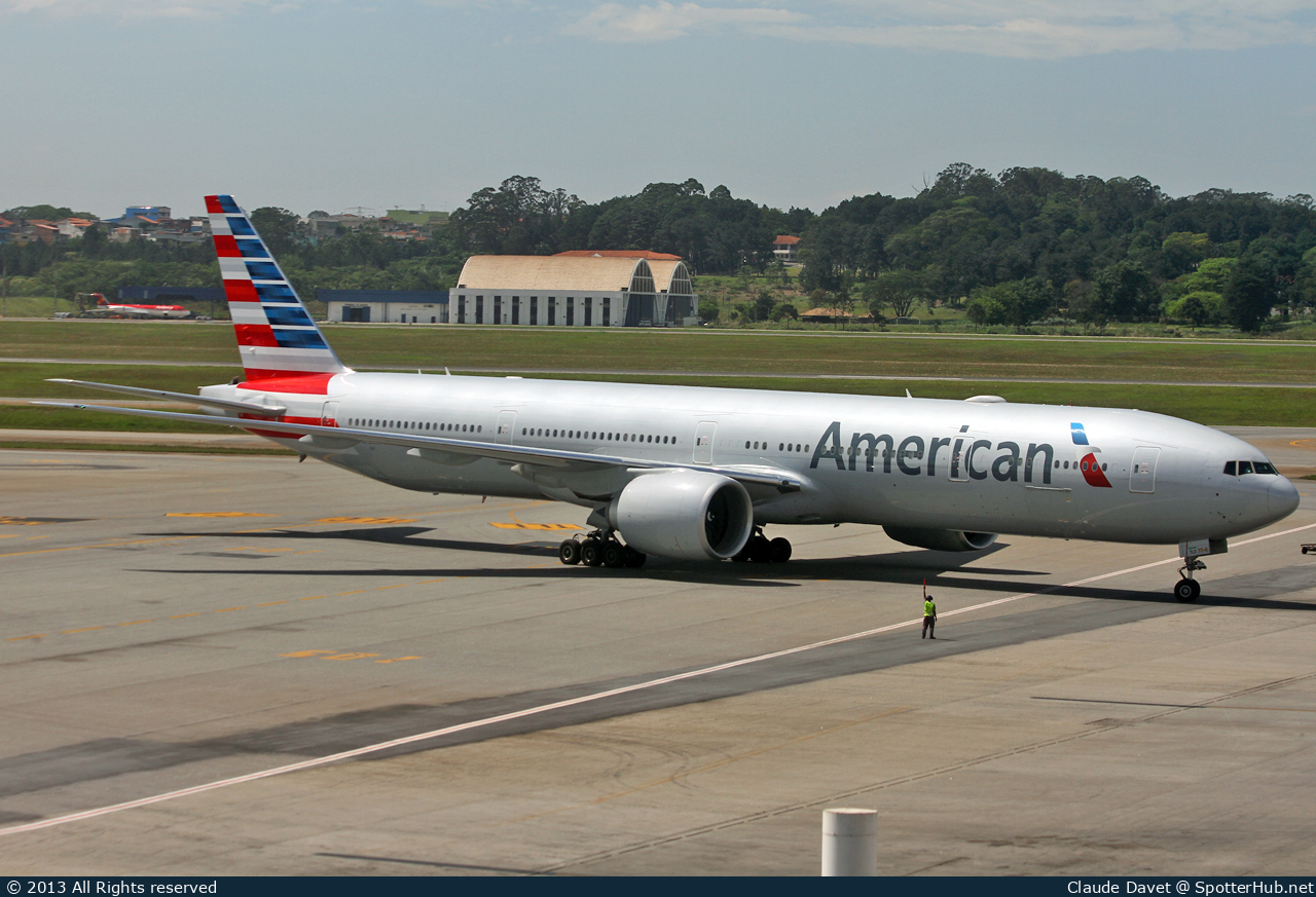 Photo of N720AN - Boeing 777-323(ER) operated by American Airlines