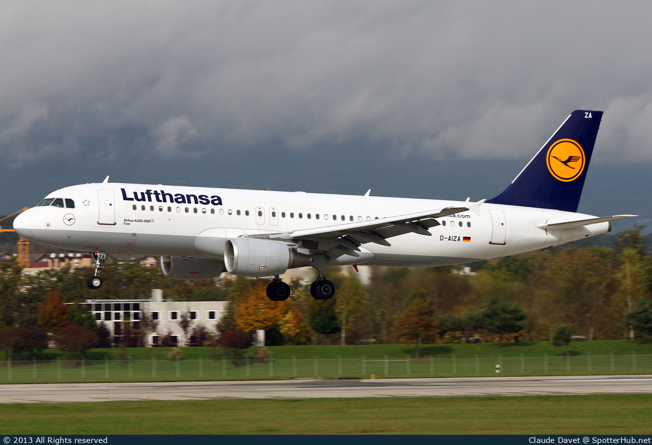 Photo of D-AIZA - Airbus A320-214 operated by Lufthansa