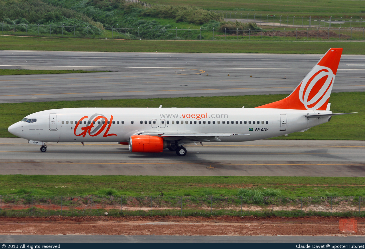 Photo of PR-GIW - Boeing 737-86N operated by GOL Linhas Aéreas