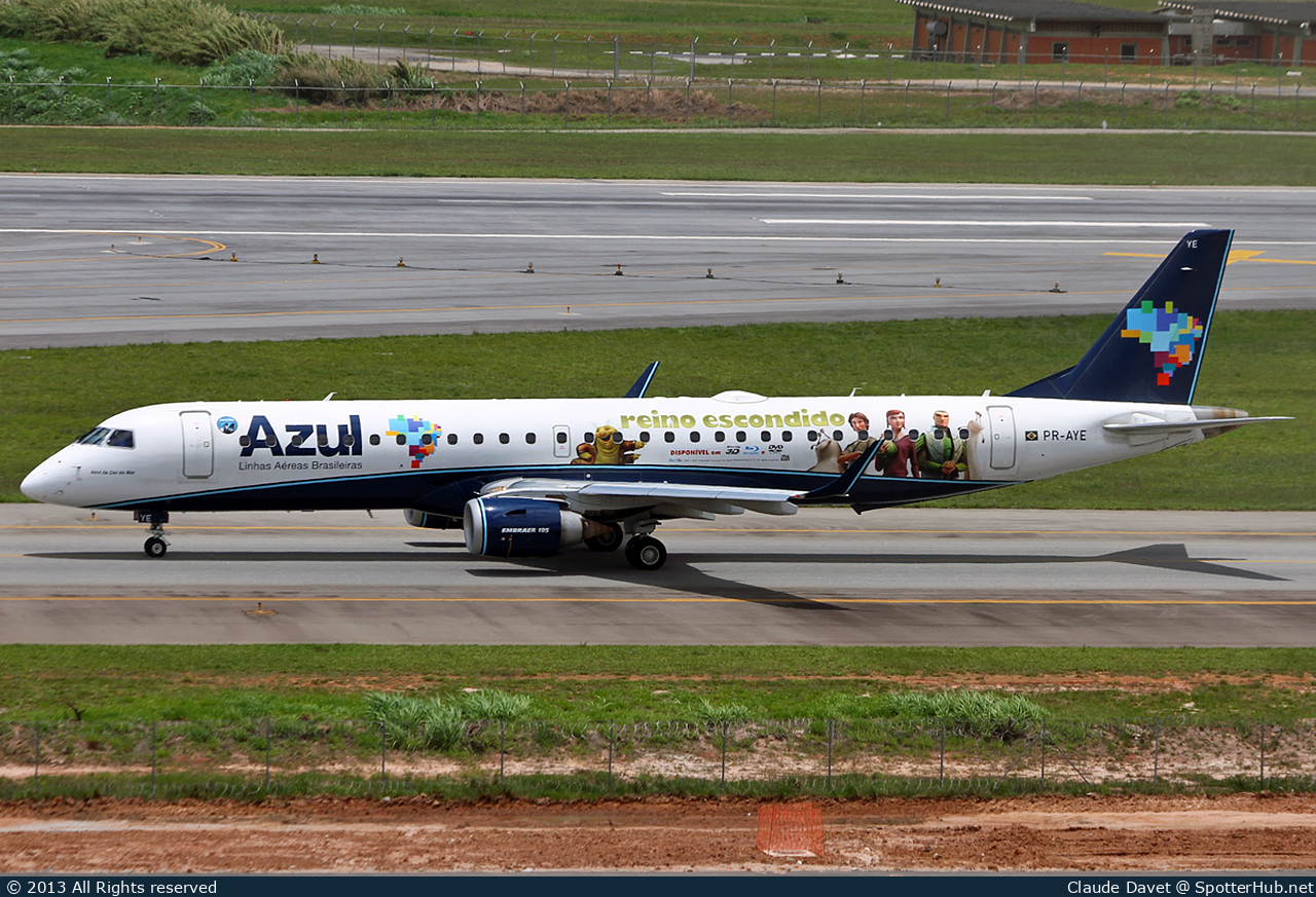 Photo of PR-AYE - Embraer ERJ-195LR operated by Azul