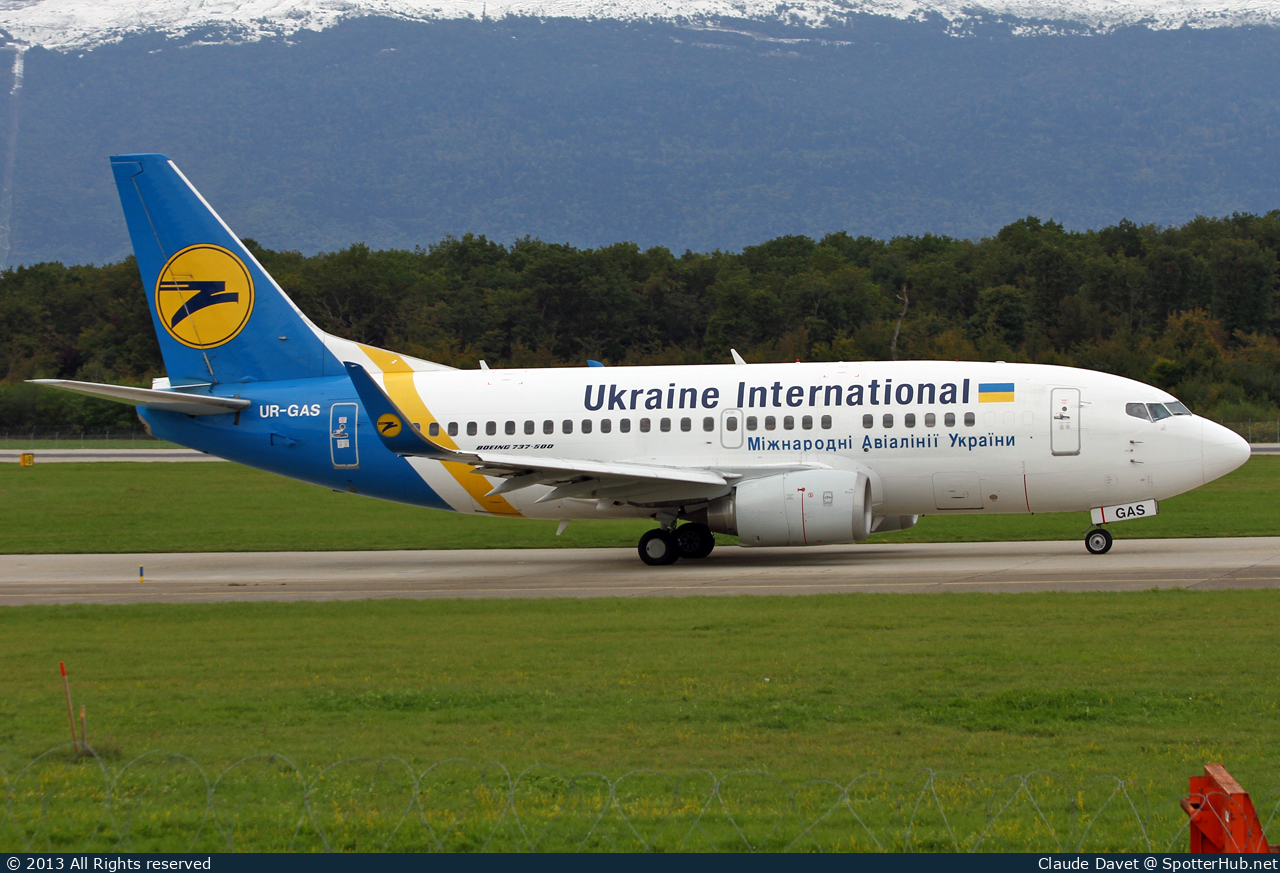 Photo of UR-GAS - Boeing 737-528 operated by Ukraine International Airlines