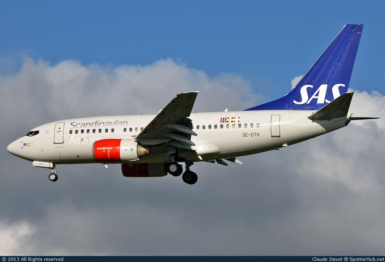 Photo of SE-DTH - Boeing 737-683 operated by SAS Scandinavian Airlines