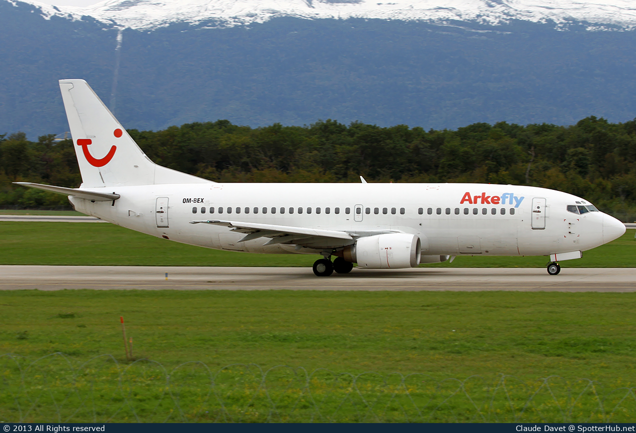 Photo of OM-BEX - Boeing 737-382 operated by Arkefly (opb AirExplore)