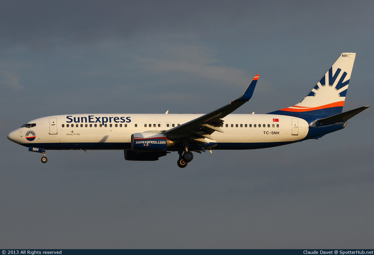 Photo of TC-SNH - Boeing 737-8FH operated by SunExpress