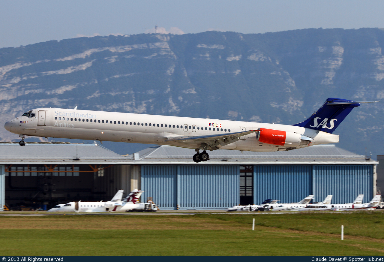 Photo of SE-DMB - McDonnell Douglas MD-82 operated by SAS Scandinavian Airlines
