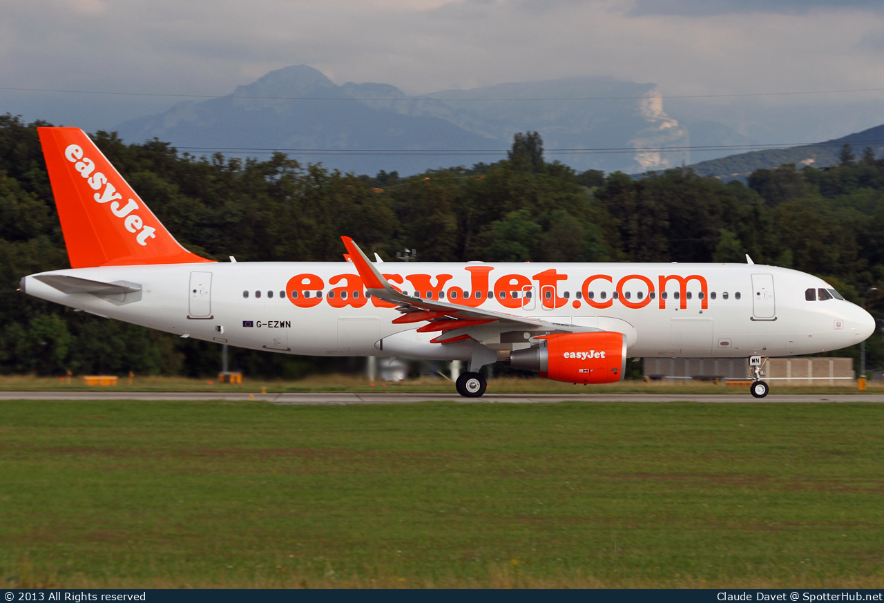 Photo of G-EZWN - Airbus A320-214 operated by easyJet